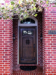 Knotty_Alder_Wood_Door_SW64_with_speakeasy