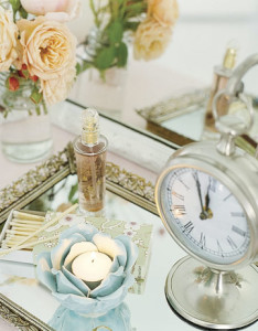 small-changes-mirrored-tray-de